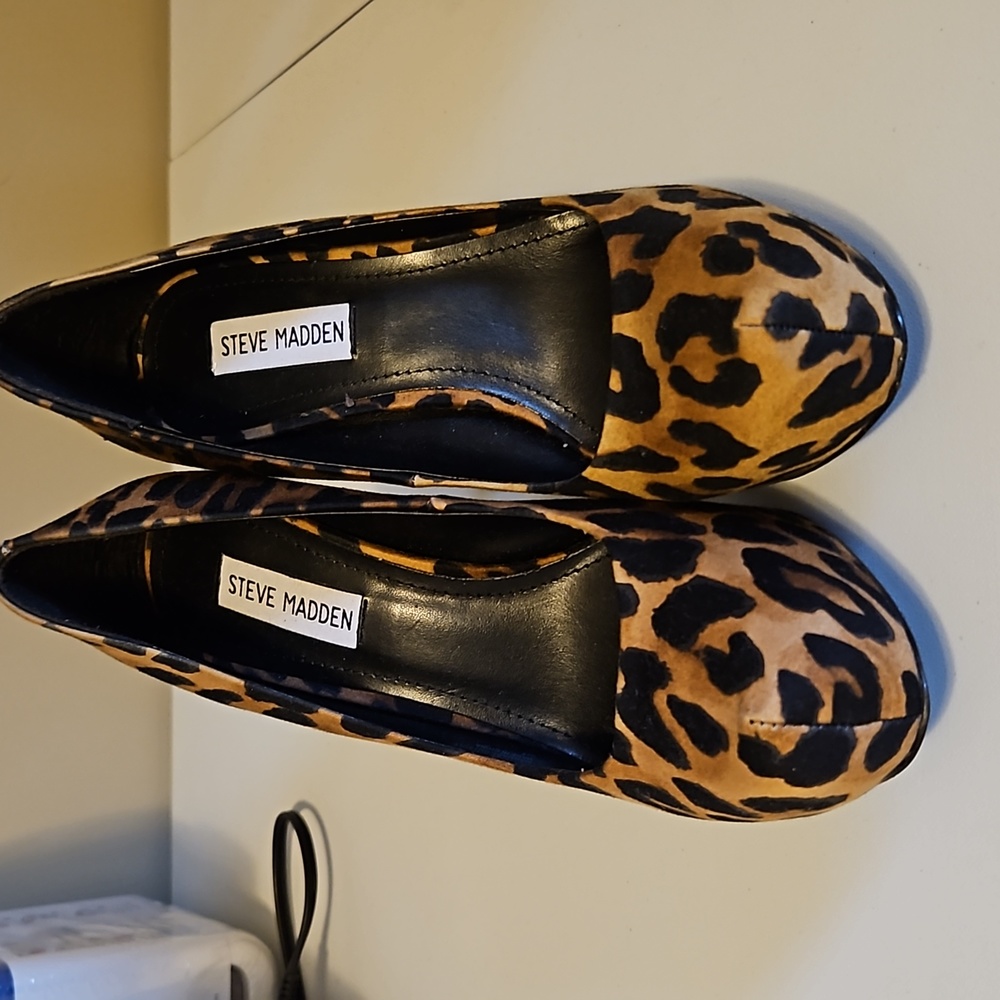 Leopard Print Pumps - Picture 4 of 5